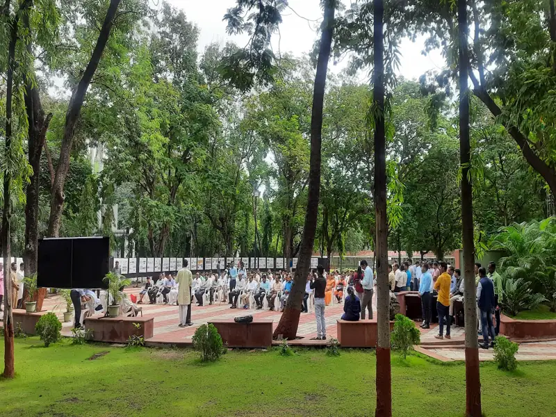 Kanha National Park to Jalgaon Cab